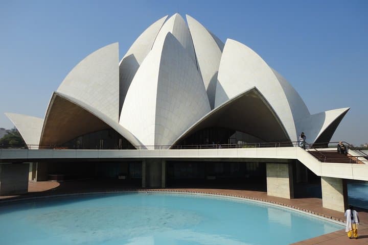 Exploring Delhi's Temples: Private Tour to Lotus, Akshardham & Bangla Sahib