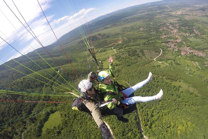 Tandem Paragliding Over Brașov — One-Hour Flight Above the Southern Carpathians