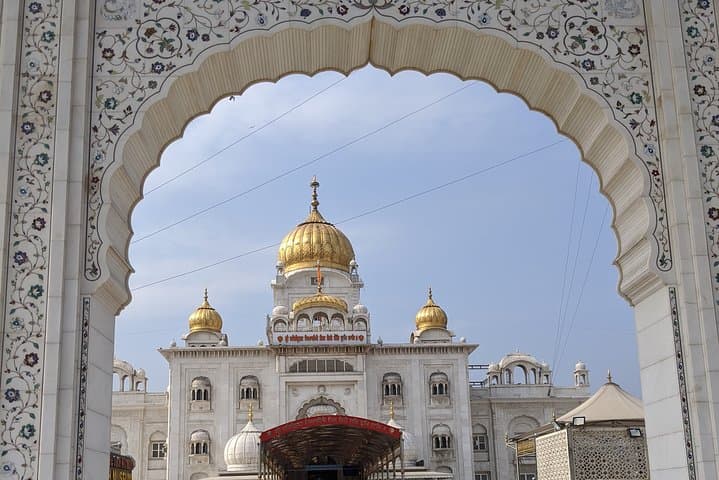 Exploring Delhi's Temples: Private Tour to Lotus, Akshardham & Bangla Sahib photo 4