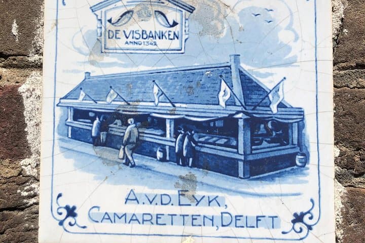 Cycle Delft: Guided Cultural Bike Tour Through Historic Canals and Courtyards photo 3