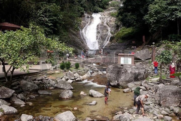 Explore Batu Caves and Kanching Waterfalls: Private Kuala Lumpur Day Tour photo 3