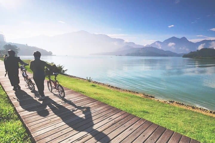 Two-Day Sun Moon Lake Private Tour from Taipei — Hike, Cycle & Boat