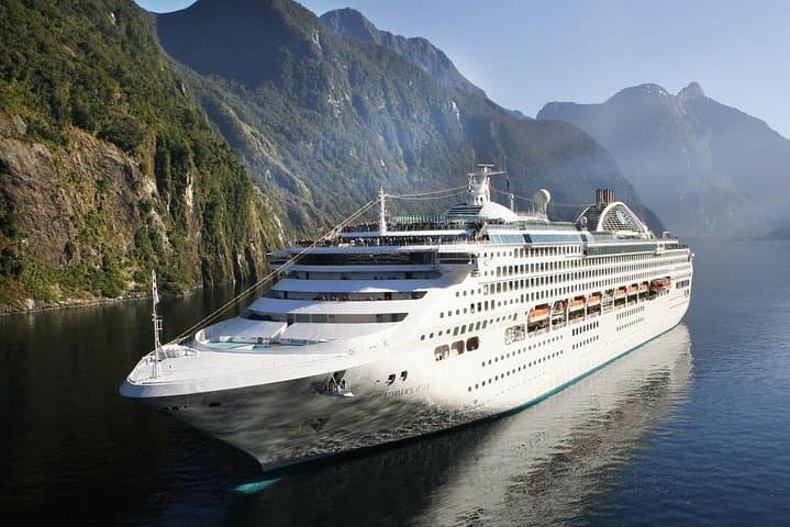 Southampton Port to LHR Executive Private Transfer — Heathrow Luxury Transfer