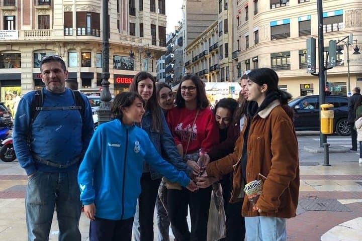 Street Escape in Valencia: Will You Survive the Failures? photo 3