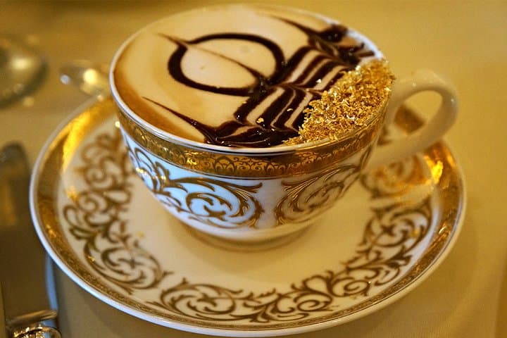 Sheikh Zayed Mosque & Emirates Palace High Tea: Private Tour from Dubai