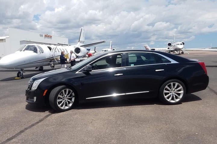 Private Sedan Airport Arrival Transfer to Manhattan — JFK, LGA & EWR Guide