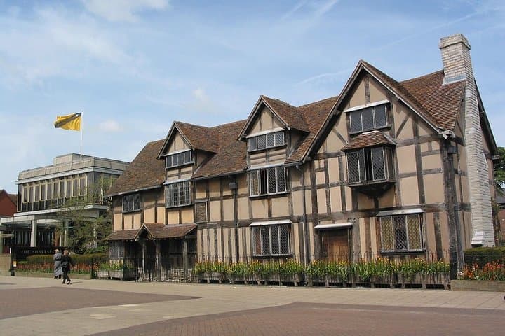 Private Cotswold and Shakespeare Country Tour in Executive Luxury Vehicle