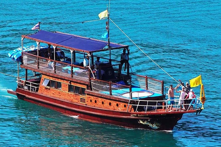 Private Blue Dragon Yacht to Ang Thong Marine Park — Full-Day Luxury Charter from Koh Samui