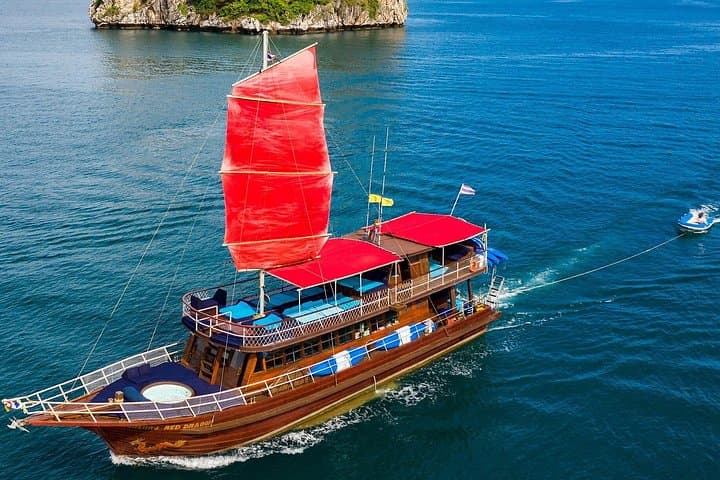 Private Red Dragon Yacht: Full-Day Ang Thong Marine Park Charter from Koh Samui