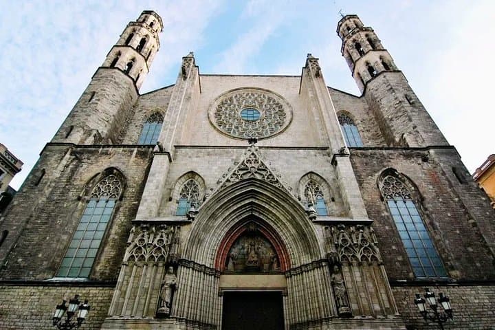 Barcelona City Kickstart: Private Walking Tour & Local Tips photo 2