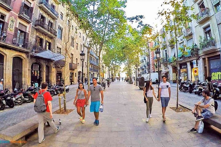 Barcelona City Kickstart: Private Walking Tour & Local Tips