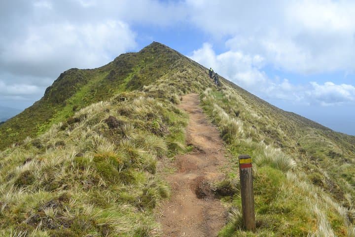 Sete Cidades Hike: Serra Devassa to Boca do Inferno — Vista do Rei and Twin Lagoons