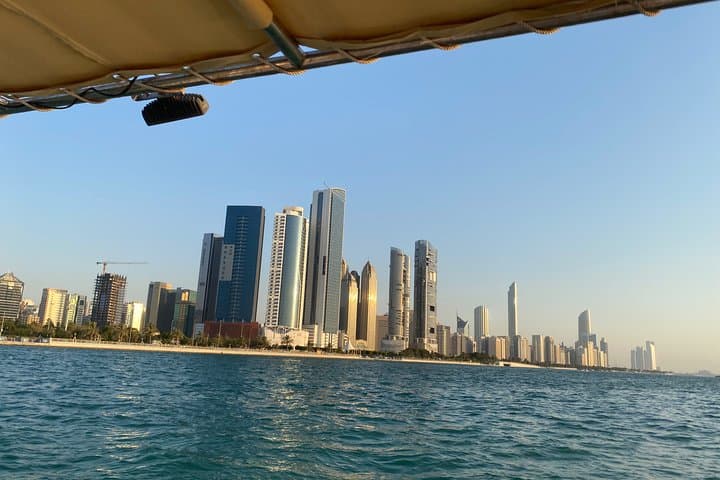Abu Dhabi Sunset Corniche Cruise: 2-Hour Evening Boat Tour photo 3