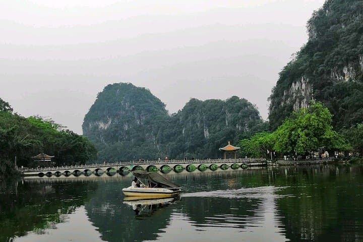 Explore Seven Star Crags: Zhaoqing Karst Lakes, Caves & Bird Islands photo 6