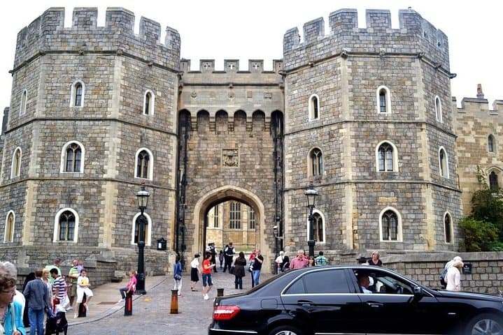 Private Royal Windsor Castle Tour by Executive Vehicle photo 4