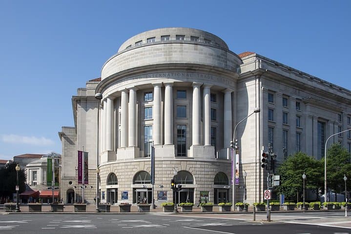 Night Sights of Washington: Private 4-Hour Monuments & Landmarks Tour photo 3