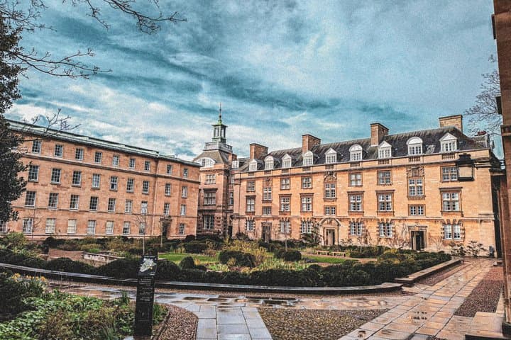 Inside Cambridge: Student Life and Top Colleges Walking Tour photo 4