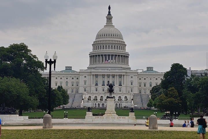 Night Sights of Washington: Private 4-Hour Monuments & Landmarks Tour photo 2