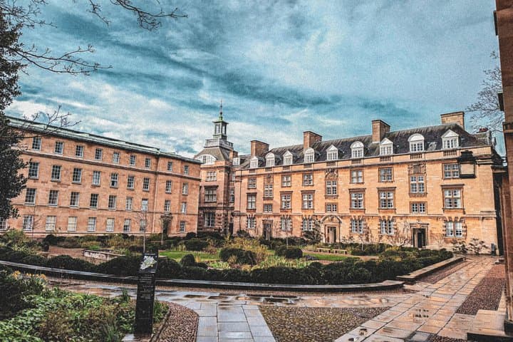 Secrets of King's College Cambridge: Hawking, Darwin & Newton Walking Tour photo 3