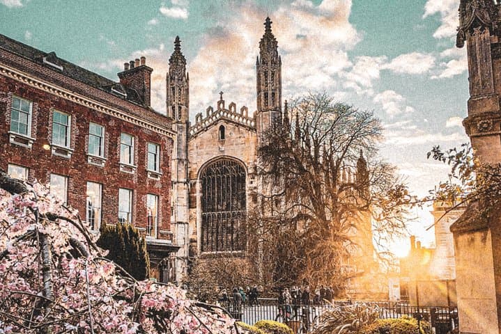 Self-Guided Cambridge Walking Tours: History, Instagram Spots & Hidden Secrets