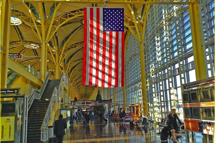 Private Washington DC Airport Transfer: One-Way Luxury Hotel or Airport Pickup photo 3