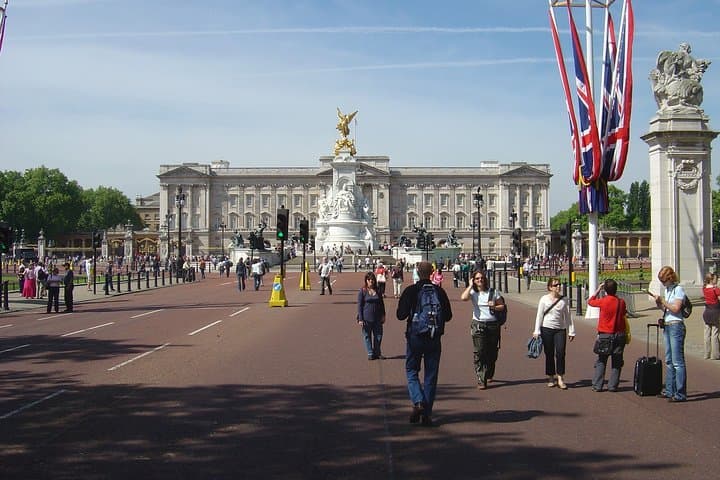 Executive Half-Day Private London Tour — Buckingham Palace, Westminster & More