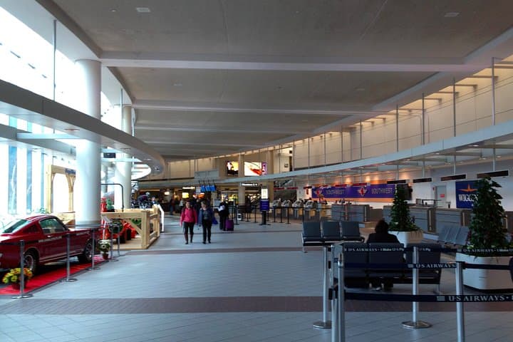 Private Boston Airport Transfer: One-Way Luxury Pickup & Drop-Off