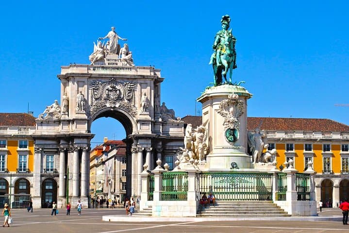 six-day-private-portugal-tour-lisbon-to-douro-valley photo 2