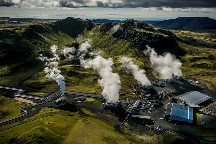 Private Golden Circle Tour from Reykjavik: Thingvellir, Geysir & Gullfoss in One Day photo 6