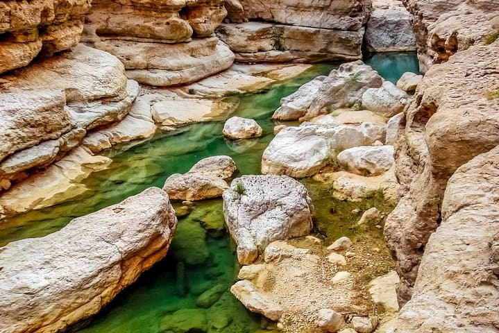 Wadi Shab & Bimmah Sinkhole: Day Trip from Muscat for Hike and Swim