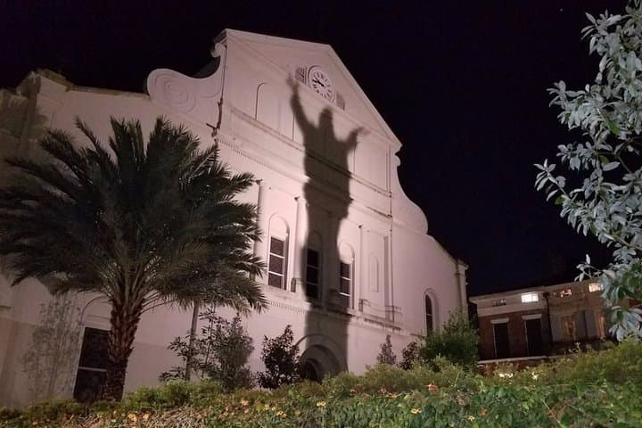 Night Cemetery and Paranormal Bus Tour in New Orleans: Haunted Graveyards & Ghost Hunt photo 4
