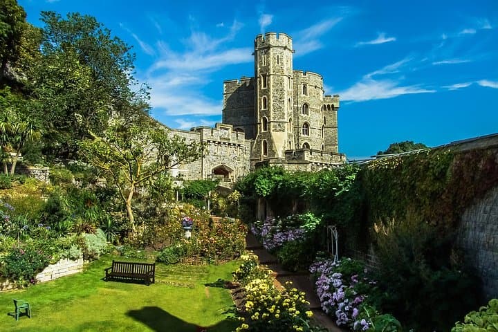 Layover Windsor Castle Private Tour from LHR — Fast Entry & Audio Guides photo 3