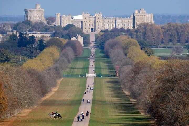 Layover Windsor Castle Private Tour from LHR — Fast Entry & Audio Guides photo 4