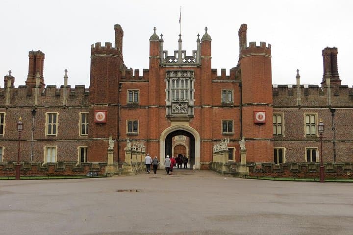 Private Windsor Castle and Hampton Court Palace Tour from London photo 2