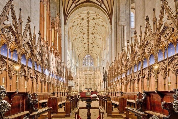 Private Day Tour: Windsor Castle, Stonehenge & Winchester Cathedral from London photo 2