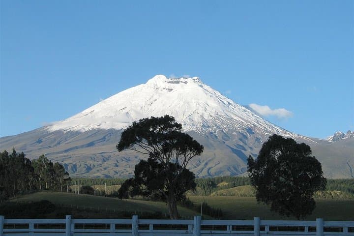 Cotopaxi Volcano Private Day Trip from Quito — Hike to José Ribas Refuge