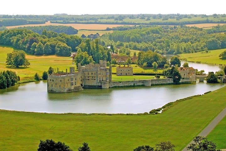 Kent Garden of England Private Tour — Leeds Castle, Canterbury, Dover & White Cliffs