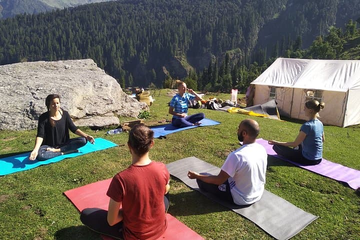 4-Day Private Yoga Trekking in Manali Himalayas — Hampta Valley Yoga Trek