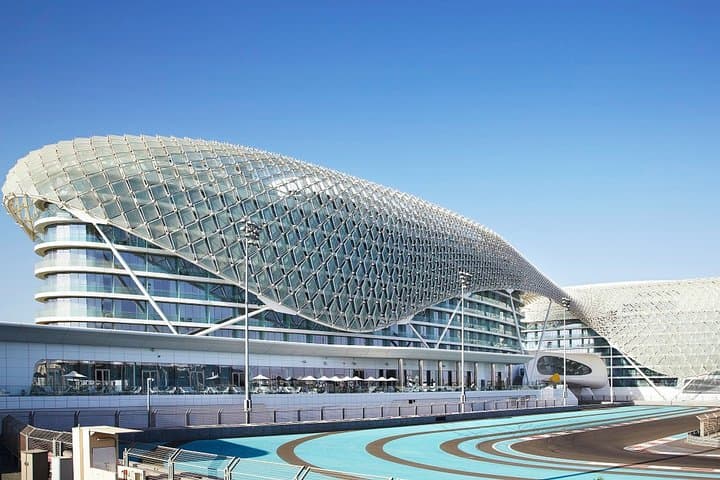 Dubai Airport to Abu Dhabi Private Transfer in Business Car photo 5