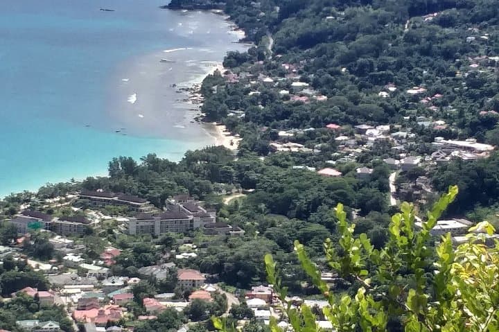 Dans Gallas Trail Hike: Beau Vallon Summit Walk on Mahé, Seychelles photo 3