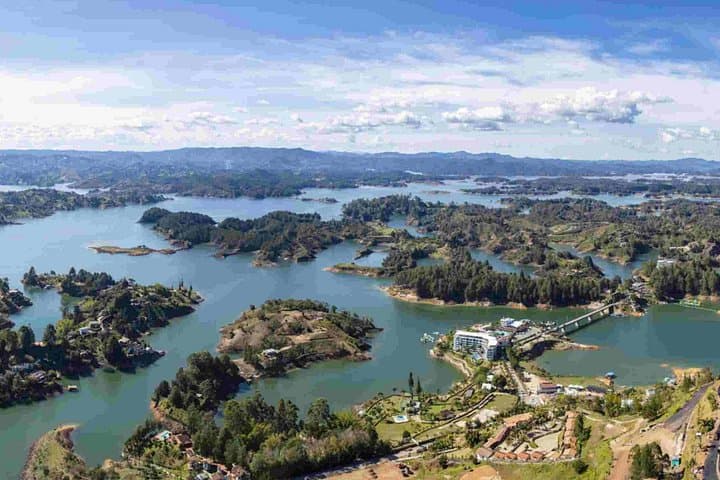 Guatapé & Piedra del Peñol: Full-Day Private Tour from Medellín photo 1