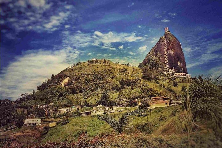 Guatapé & Piedra del Peñol: Full-Day Private Tour from Medellín photo 2