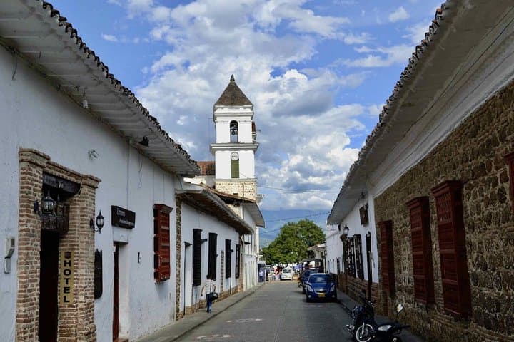 Santa Fe de Antioquia: Full-Day Private Colonial Town & Puente de Occidente Tour from Medellín
