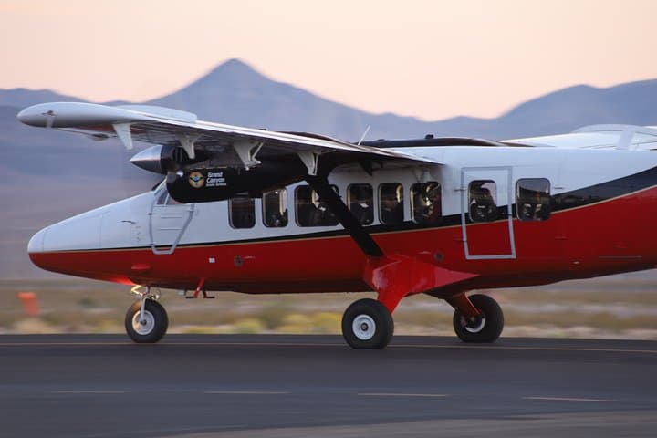 Antelope Canyon & Horseshoe Bend Scenic Flight from Las Vegas: Day Trip Guide photo 2
