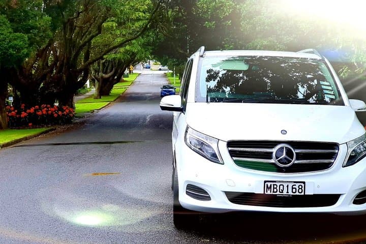 Auckland Luxury Golf Transfers: Private Shuttle to Top Courses photo 2