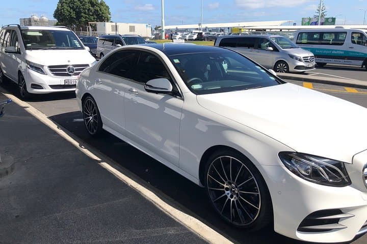 Auckland Luxury Golf Transfers: Private Shuttle to Top Courses photo 4