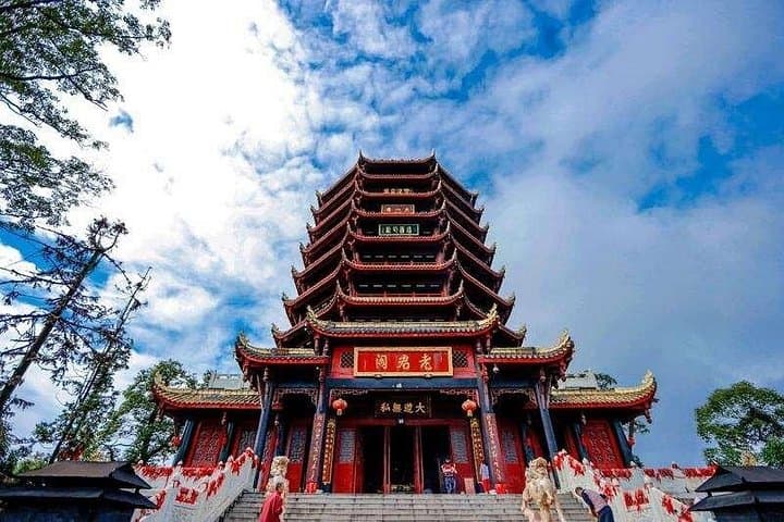 Qingcheng Mountain & Dujiangyan Day Trip from Chongqing — Taoist Hike and Ancient Irrigation photo 2