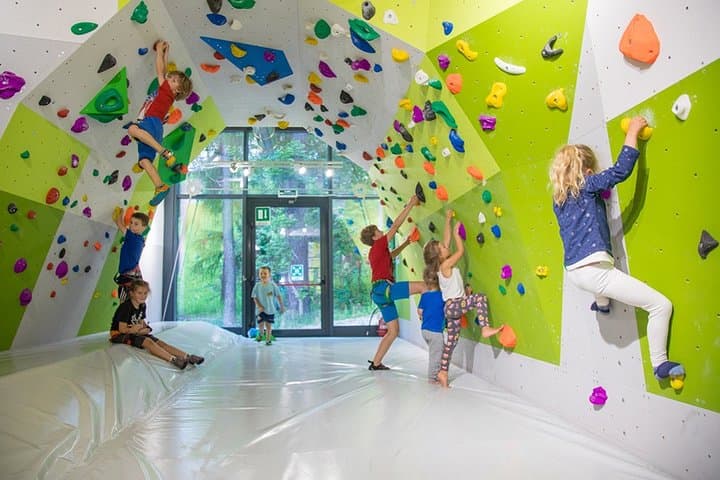 Private Indoor Climbing Lesson in Cortina d'Ampezzo on 24m Walls photo 2