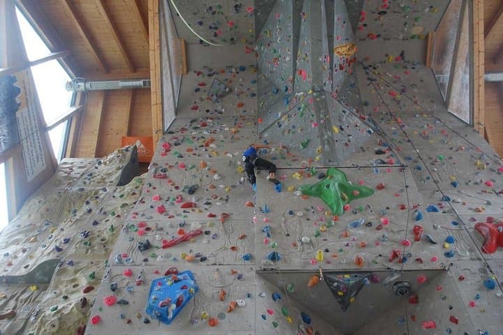 Private Indoor Climbing Lesson in Cortina d'Ampezzo on 24m Walls photo 3