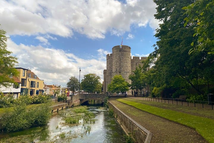 Private Day Tour: Canterbury, Leeds Castle & White Cliffs of Dover from London